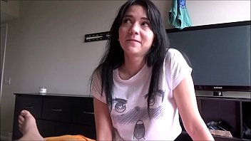 Terapi Keluarga Panas: Kakak Dan Adik Tiri Belajar Akur Dengan Cara Intim