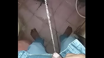 Kontol Desi Yang Besar Memancurkan Air Seni Dengan Nikmat