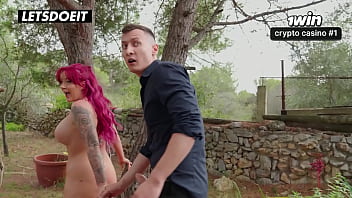 Ibu Tiri Berbodi Seksi Tak Bisa Berhenti Menggoda Anak Tirinya Di Alam Terbuka – Milf Latina