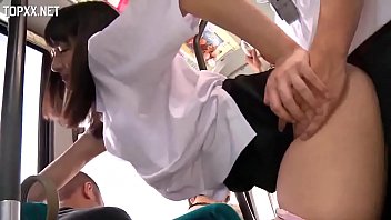 Pantat Montok Menggoda Di Dalam Bus