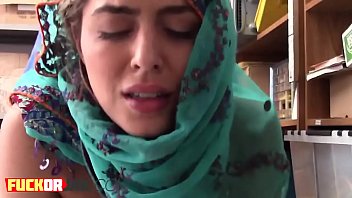 Gadis Arab Seksi Menggila Dengan Gaya Doggy Yang Menggoyang