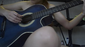 Gadis Musik Bayar Dengan Seks Demi Masuk Band, Dia Sangat Tergila-gila Pada Kontol Sampai Menelannya Habis Dan Masih Minta Tambah