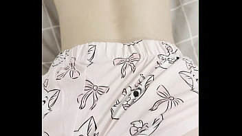 Kakak Tiriku Yang Berpantat Besar Menyiramku Dengan Air Lalu Kutiduri Habis-habisan