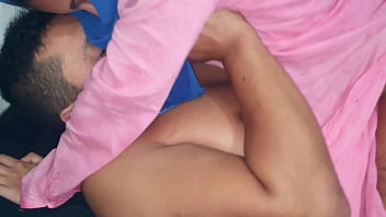 Setelah Pijat Tantra, Ibu Menawarkan Anak Perawan Desi Yang Menggairahkan