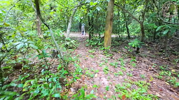 Sensasi Panas Di Hutan: Petualangan Seks Liar Gadis Thailand Sebelum Memetik Jamur