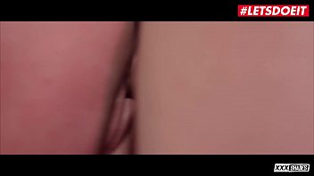 Ayah Tiriku Yang Nakal Menggila-gilai Pacar Rusia Anaknya