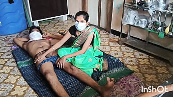 Bhabhi Shivani Dari Kampungku Yang Seksi Dengan Sari Hijau Menggoda