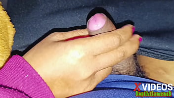 Tante Kesepian Ngilerin Batang Mungil Yang Bikin Basah
