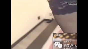 Gadis Tionghoa Berpantat Besar Yang Asyik Memainkan Memeknya