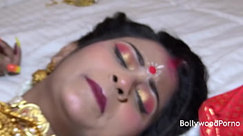 Malam Pertama Pengantin India Sudipa, Ngesek Brutal Dan Dikrempi Sampai Tumpah – Suara Hindi Menggoda