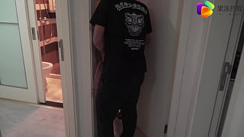 真空跳蛋购物骚货勾引外卖小哥，真实拍摄计划一记录她饥渴难耐求操的淫荡瞬间