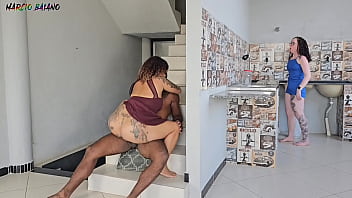 Istriku Sibuk Beres-beres Rumah, Tak Sadar Aku Sedang Meniduri Ibunya