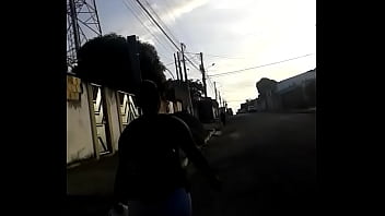 Lidi Yang Menggoda Dengan Langkahnya Yang Menggairahkan