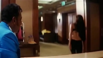 Gadis India Seksi Dengan Kupu-kupu Yang Menggoda Penuh Gairah