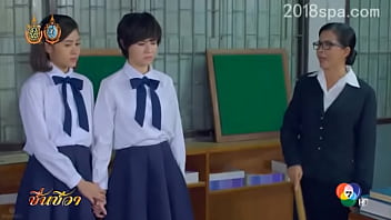 Dua Gadis Asia Panas Dari Korea Dan Jepang Menunggu Untuk Dihajar Pantatnya