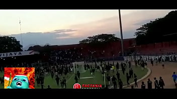 Goyang Ngebor Di Tribun: Gaya Hantam Brutal Suporter Indonesia