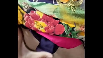 Bidadari Desi Dusun Semburkan Pancaran Liar Di Alam Terbuka