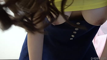 Gadis Jepang Payudara Dan Celana Ketat Terekpos Saat Membersihkan