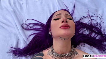 Kakak Tiriku Yang Penuh Tato, Valerica Steele, Menggairahkan Dan Memancarkan Cairan Panas Untuk Adik Tiriku – Logan Xander