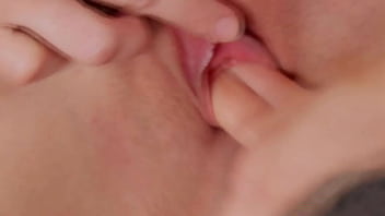 Ibu Tiri Berambut Cokelat Menggoda Memuaskan Dirinya Sendiri