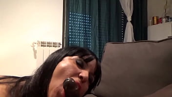 Ibuku Yang Sederhana Dihajar Temanku Yang Berkulit Gelap