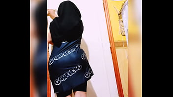 Rutin Seksi Gadis Berhijab Arab Dengan Bokong Besar Yang Menggoda (video Pertama)