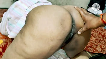 Ibu Desi India Menggoyang Batang Keras Tetangga Muda