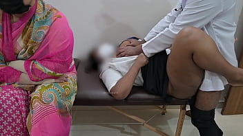 Siswi India Digilir Habis-habisan Oleh Dokter Di Depan Ibunya Sendiri