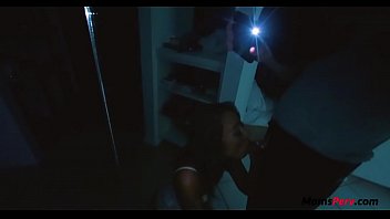 Ibu Tiri Tiongkok Dibuat Menggila Oleh Kontol Putih Keras Anak Tirinya