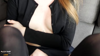 Kakak Tiriku Membuatku Menumpahkan Hasrat Di Kaki Berstokingnya