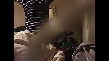 Gadis Berhijab Bergaun Seksi Yang Menggoda