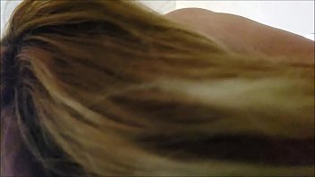 Scarlett Menggoda Anak Tirinya Yang Ganteng