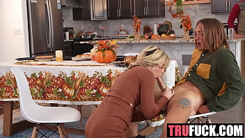 Rasanya Mirip Kalkun Thanksgiving Saat Berganti Pasangan Dengan Axel Haze, Britt Blair, Gigi Dior, Dan Kyle Mason
