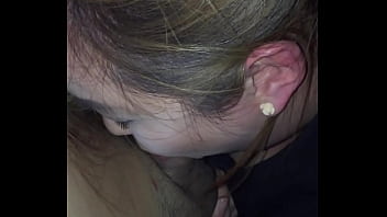 Gadis Inggris Keturunan Tionghoa Menghisap Kontol Dengan Penuh Gairah