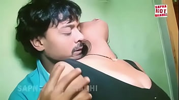 Istri Menggairahkan Dengan Pembantu Suami Di Kamar Sebelah – Film Pendek Panas Hindi