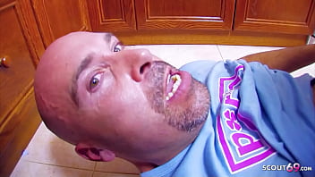 Pembantu Remaja Asia Cina Digoda Dan Ditiduri Kasar Oleh Bos Di Dapur