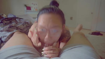 Kamararku Asia Yang Seksi Menghisap Kontolku Di Pagi Hari