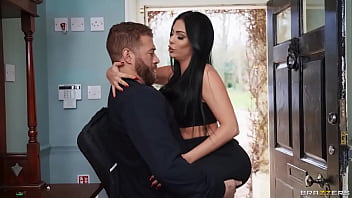 Kau Curi Jalangku Yang Genit, Sapphire Astrea! Masukin Kode Xvpromo Di Situs Resmi Buat Dapetin Diskon Gila!