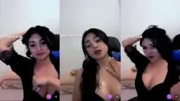 Gadis Seksi Pamer Tubuh Menggoda Dan Ranum