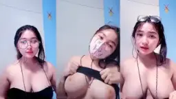 Miyuki Mengangkang Lebar, Memamerkan Memek Beningnya Yang Mulus Dan Basah