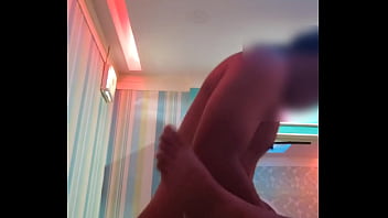 Gadis Thailand Muda Menggoyang Tubuh Mungil