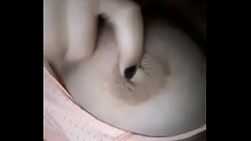 Gadis Desi Memamerkan Payudara Panasnya Yang Menggoda