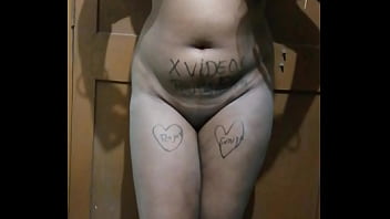 Gadis India Memamerkan Tubuh Seksi Dan Menggoda