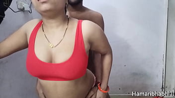 Bidadari Tetangga Menggoda Pria Muda Di Samping Rumah