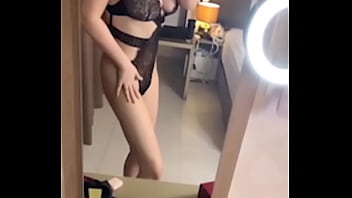 Kompilasi Panas Dan Mesra: Aksi Tari, Modeling, Dan Kenikmatan Sendiri Dari Gadis Amatir Mewah Arab-amerika Di Los Angeles