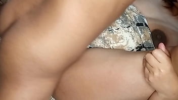 नेपाली नौकरानी की गंदी बोली: पैसे दो या मेरी चूत मारो – हिंदी में गर्म आवाज