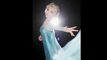 Elsa, Gadis Asia Remaja Yang Panas Dan Menggoda