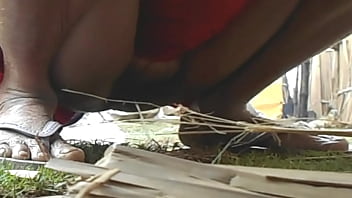 Bulu Desi Berkilat Dengan Air Seni Panas