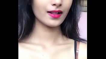 Gadis Seksi Menggoda Dengan Kedip Mata Yang Menggairahkan