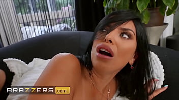 Hanya Kontol Besar Yang Bisa Memuaskan Kira Queen Yang Lapar, Dan Anak Tirinya Nikki Nuttz Memilikinya